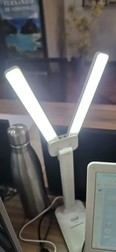foto de Luminária de Mesa LED Flexível Branca para Leitura e Estudo com USB Recarregável