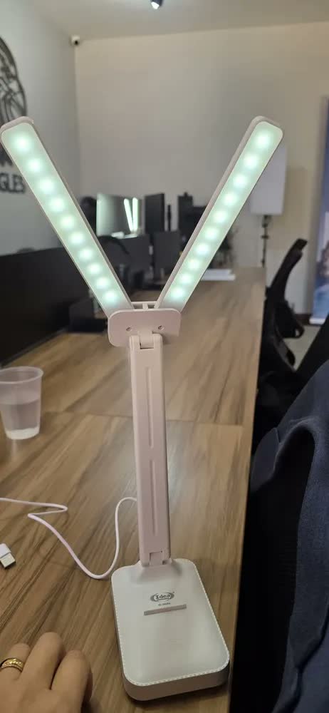 foto de Luminária de Mesa LED Flexível Branca para Leitura e Estudo com USB Recarregável