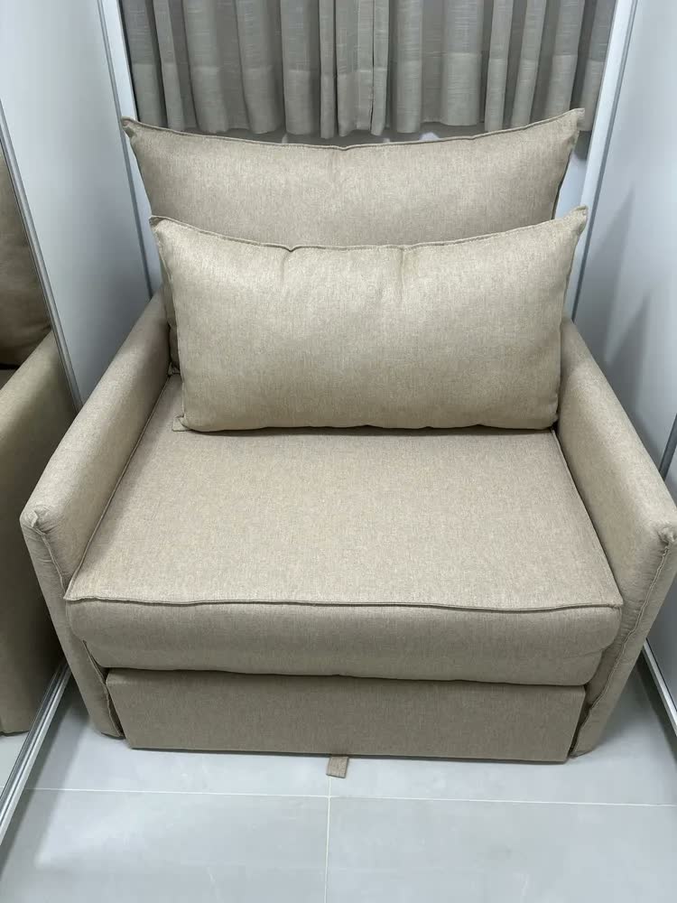foto de Poltrona Cama Dobrável 100cm Blouclê Cru Quarto Sala Confortável Retrátil Com Almofada Decorativa Luxo
