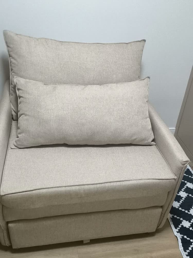 foto de Poltrona Cama Dobrável 100cm Blouclê Cru Quarto Sala Confortável Retrátil Com Almofada Decorativa Luxo