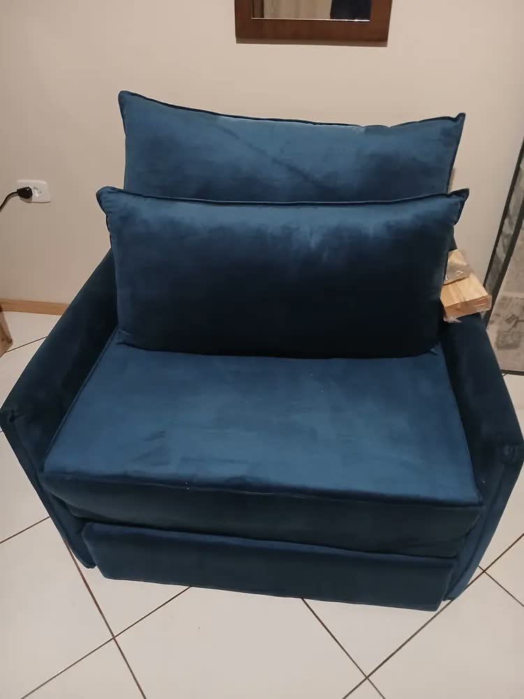 foto de Poltrona Cama Dobrável 100cm Blouclê Cru Quarto Sala Confortável Retrátil Com Almofada Decorativa Luxo