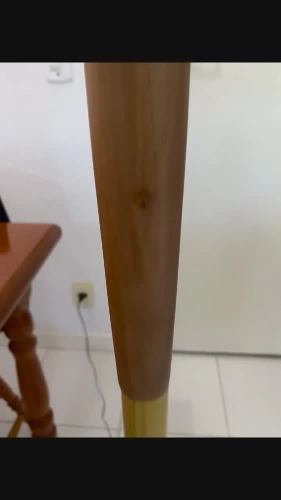 foto de Abajur Luminária De Chão Imperial Pé Madeira Detalhe Dourado Bege Marrom