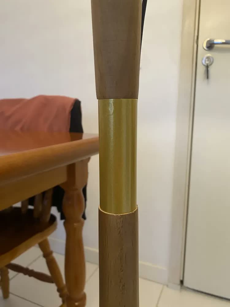 foto de Abajur Luminária De Chão Imperial Pé Madeira Detalhe Dourado Bege Marrom