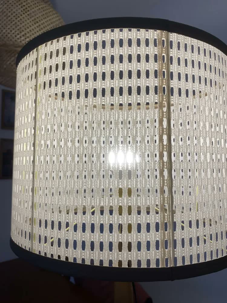 foto de Abajur Luminária De Chão Imperial Pé Madeira Detalhe Dourado Bege Marrom