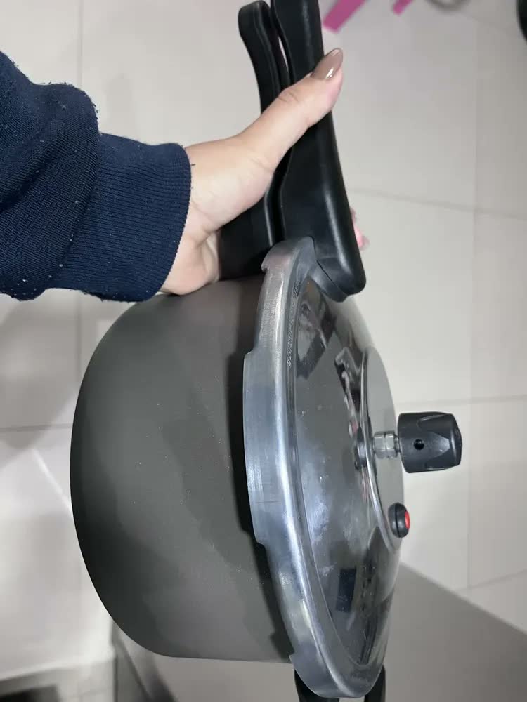 foto de Panela De Pressão Triunfo 3 Litros Fechamento Externo Cinza