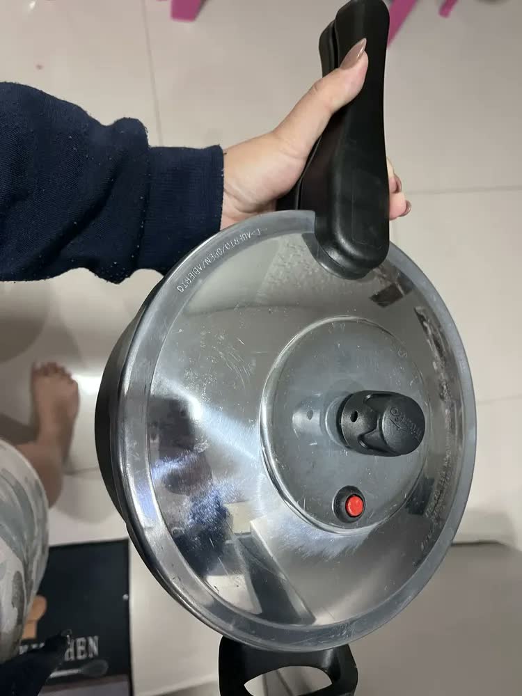 foto de Panela De Pressão Triunfo 3 Litros Fechamento Externo Cinza