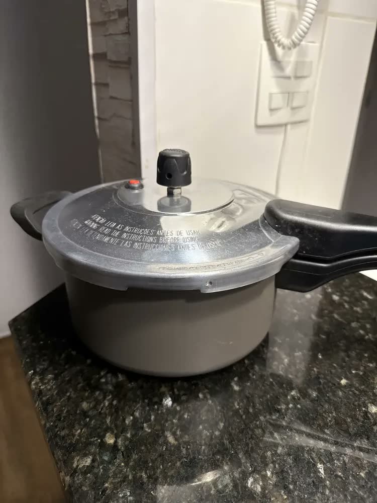 foto de Panela De Pressão Triunfo 3 Litros Fechamento Externo Cinza