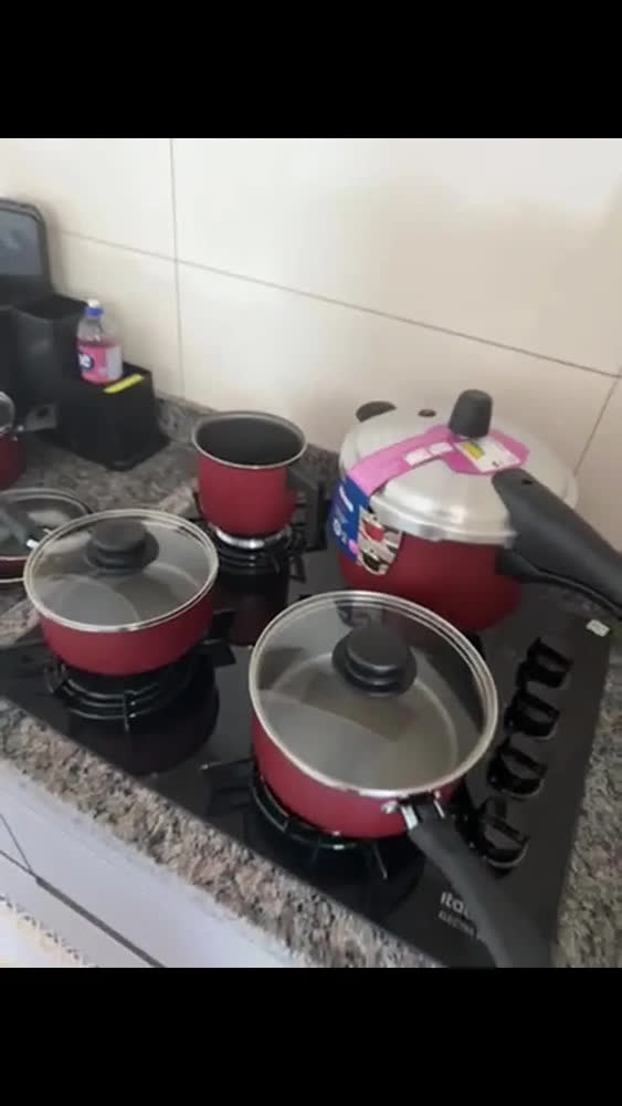 foto de Jogo Panelas 13pç Frigideiras Antiaderentes E Panela Pressão Vermelho