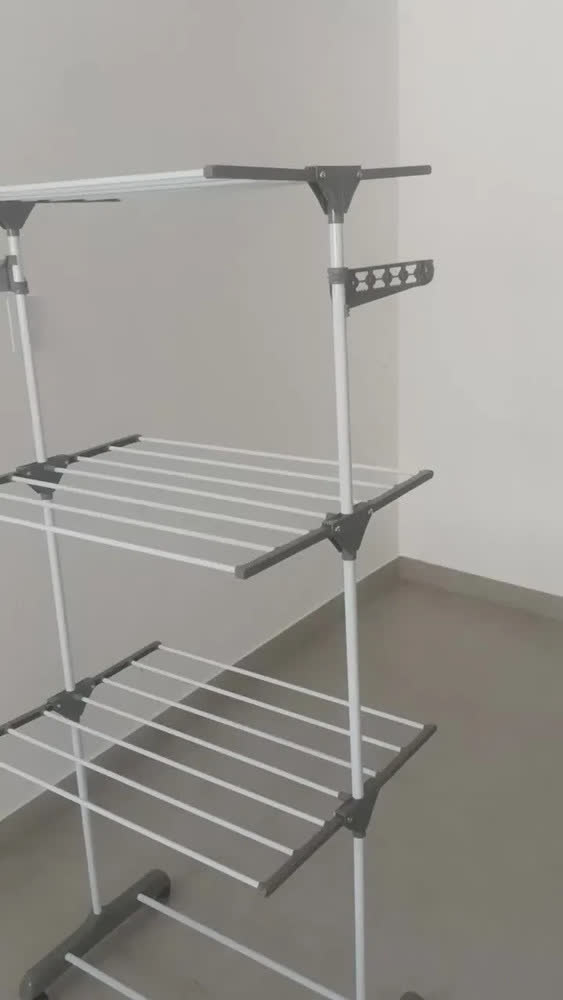 foto de Varal De Chão 3 Andares Grande Dobrável Com Rodinhas Clink Cinza