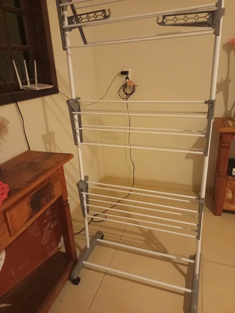 foto de Varal De Chão 3 Andares Grande Dobrável Com Rodinhas Clink Cinza