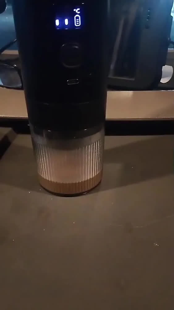 foto de Cafeteira Expresso Portatil 3 Em 1 Cápsula Pó Elétrica Carro Trabalho Academia Uber