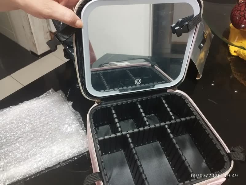 foto de Maleta Profissional de Maquiagem Pontokit Com Espelho e LED USB, Organizador Portátil de Cosméticos e Divisórias Ajustáveis