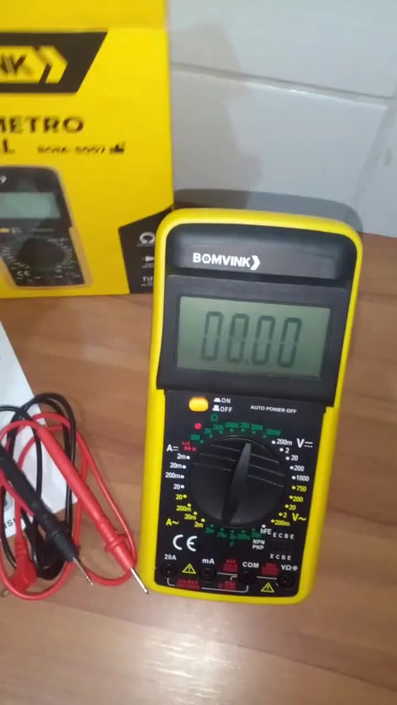 foto de Multimetro Digital Profissional C/ Capacímetro Bateria