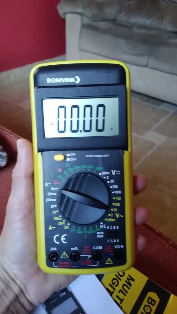 foto de Multimetro Digital Profissional C/ Capacímetro Bateria