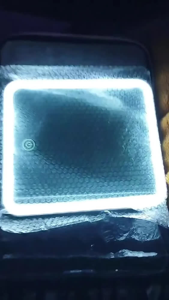foto de Bolsa Maquiagem Portátil Com Espelho Led 3 Cores Para Viagem