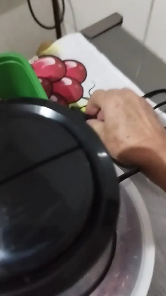foto de Multiprocessador Elétrico De Alimentos Em Inox 2l Triturador De Alho Tempero Processador De Carne E Legumes Multifuncional Portátil 110v