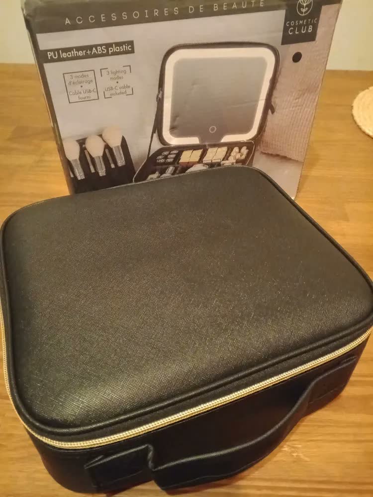 foto de Bolsa Maleta De Maquiagem Com Espelho Led Portátil Viagem Preto