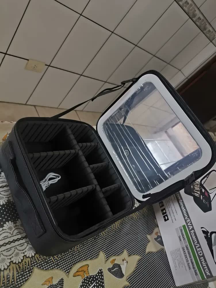 foto de Maleta De Maquiagem X-Matte Com Espelho Led Portátil Bolsa Organizadora Profissional Divisórias Porta Pincéis Preto