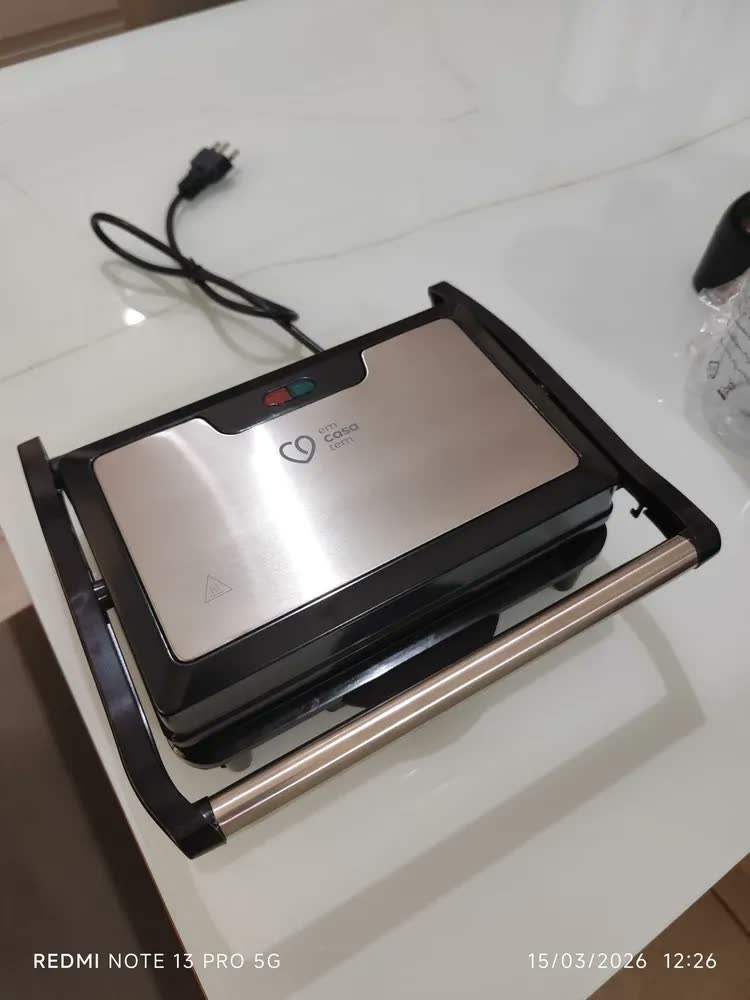 foto de Sanduicheira Grill Antiaderente Fritadeira 800w Wap 2 Em 1