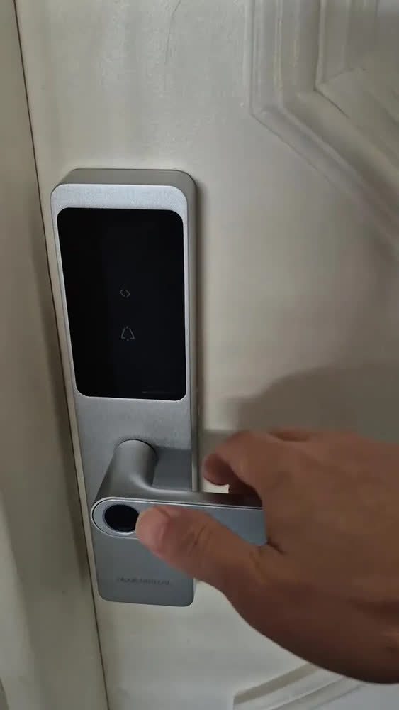foto de Fechadura Digital Eletrônica Biométrica NovaDigital Fusion Embutir Wifi Tuya App Senha Cartão TAG Chave Inteligente Prata