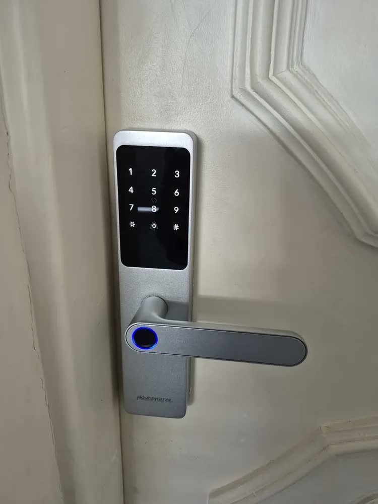 foto de Fechadura Digital Eletrônica Biométrica NovaDigital Fusion Embutir Wifi Tuya App Senha Cartão TAG Chave Inteligente Prata