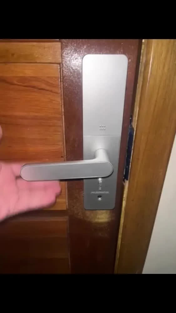 foto de Fechadura Digital Eletrônica Biométrica NovaDigital Fusion Embutir Wifi Tuya App Senha Cartão TAG Chave Inteligente Prata