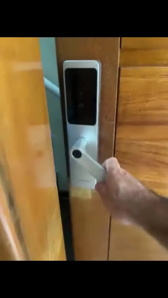 foto de Fechadura Digital Eletrônica Biométrica NovaDigital Fusion Embutir Wifi Tuya App Senha Cartão TAG Chave Inteligente Prata