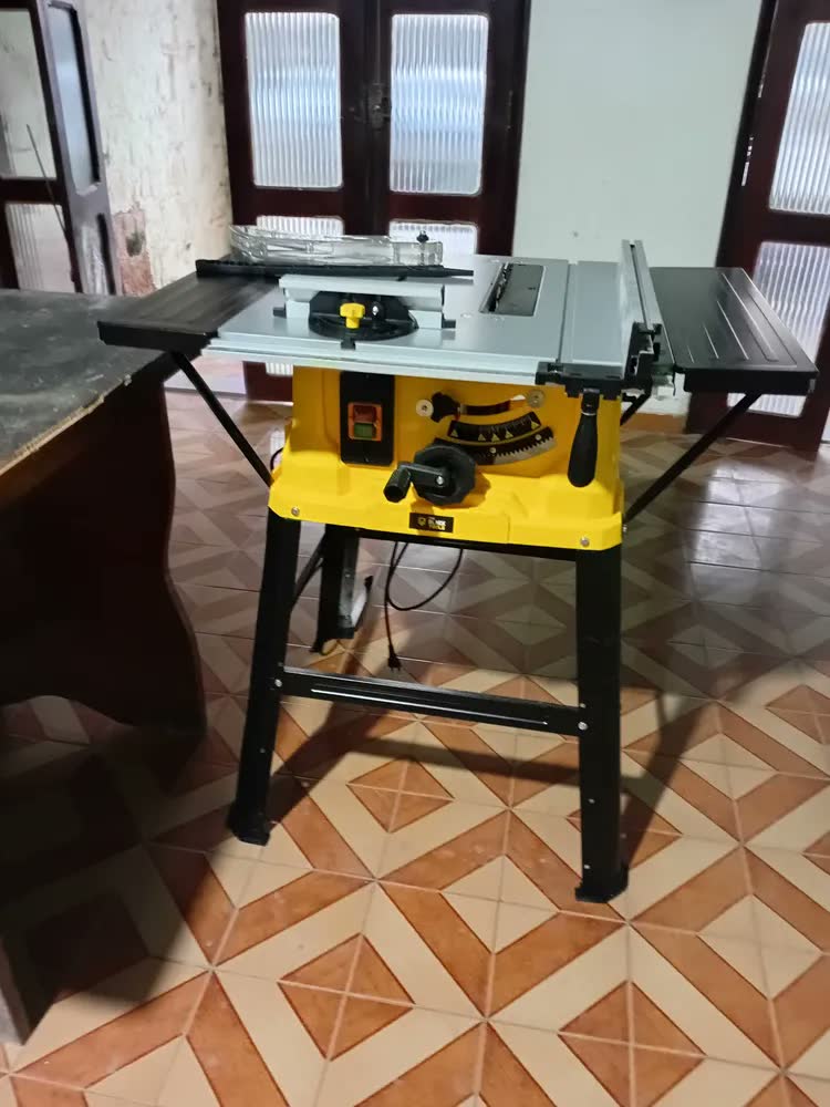 foto de Serra Circular De Mesa C/ Bancada 10pol 1800w Ajuste 45° Com Disco Tbbt04 The Black Tools