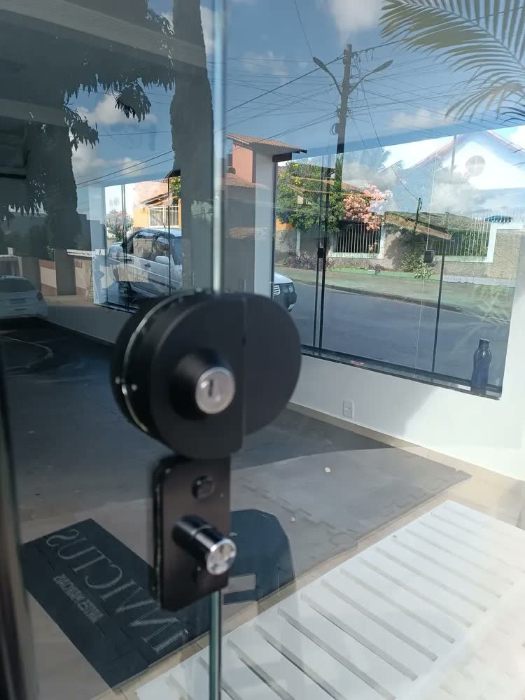 foto de Fechadura de Embutir AGS para Porta de Vidro, com Pressão e Aço Inox Preto