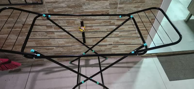 foto de Varal De Chão Retrátil Forte Abas Cor Preto