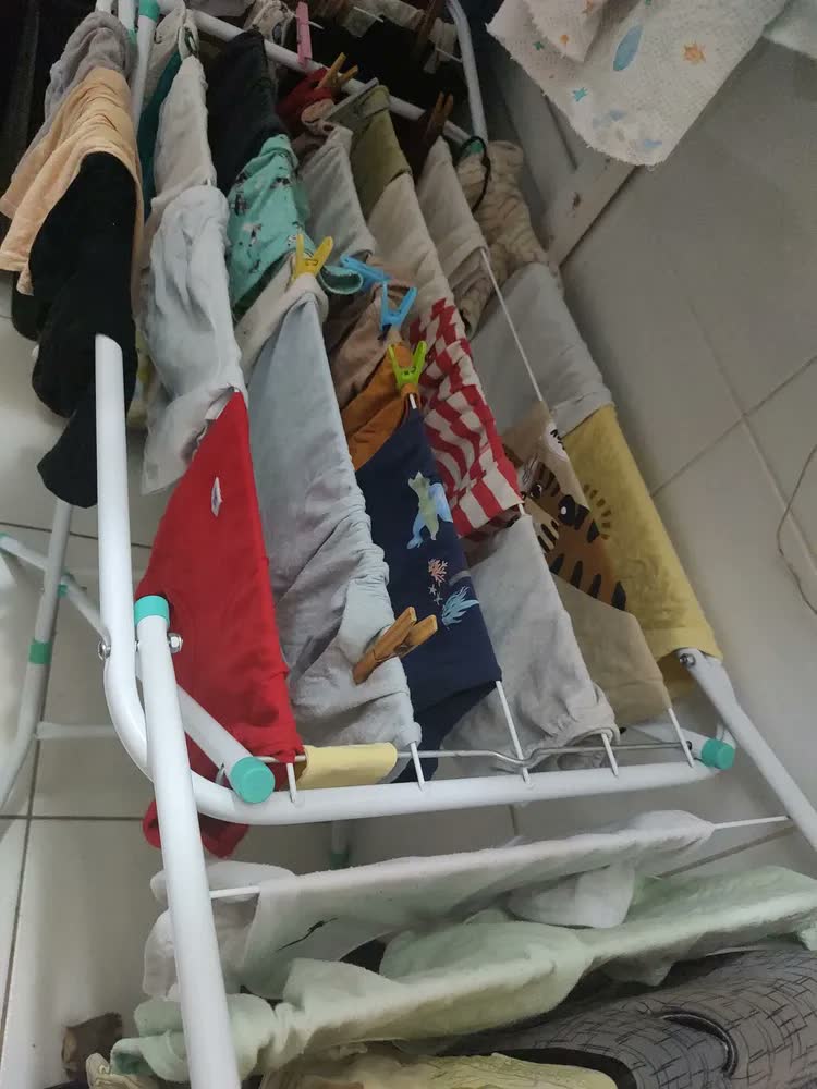 foto de Varal De Chão Retrátil Forte Abas Cor Preto