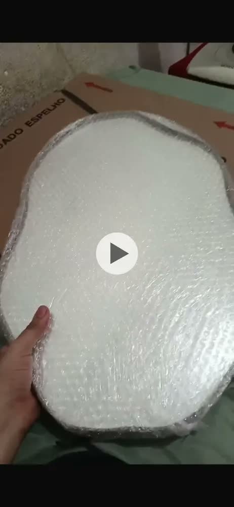 foto de Espelho Decorativo Orgânico 60x40 Moldura Em Couro We Mirror Caramelo
