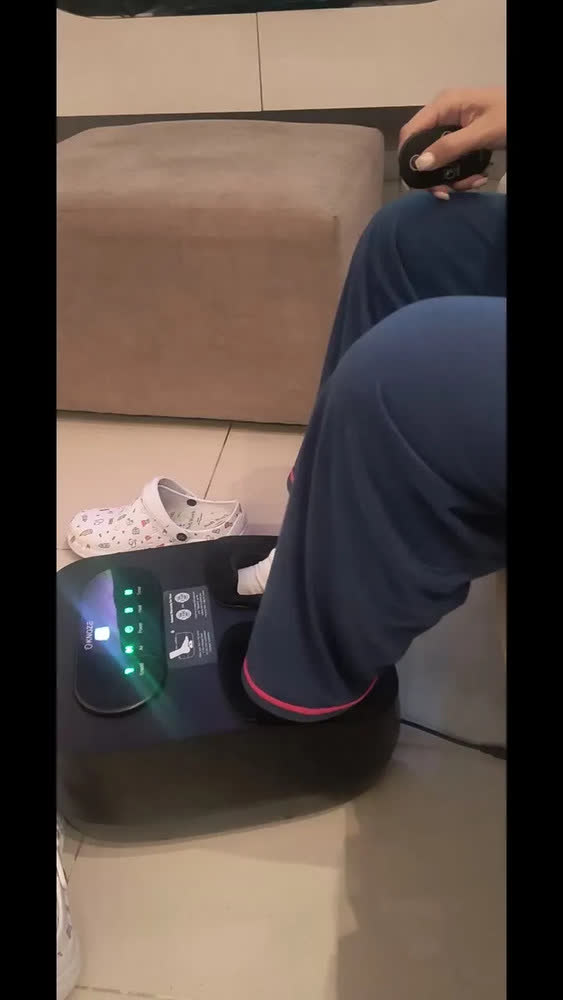 foto de Massageador de Pes Eletrico Portatil com Aquecimento e Controle Remoto para Relaxamento Pés e Pernas Shiatsu Profissional