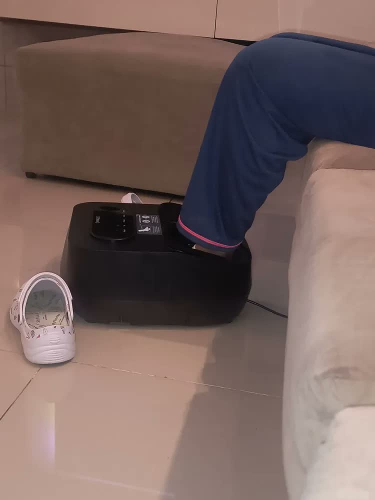 foto de Massageador de Pes Eletrico Portatil com Aquecimento e Controle Remoto para Relaxamento Pés e Pernas Shiatsu Profissional