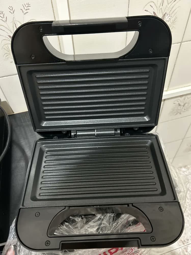 foto de Sanduicheira elétrica Philco Sanduicheiras PGR27A cor preto