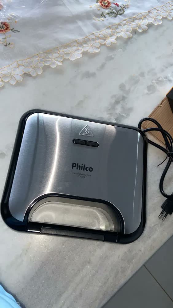 foto de Sanduicheira elétrica Philco Sanduicheiras PGR27A cor preto