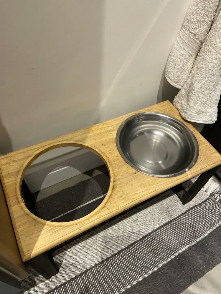 foto de Comedouro G Madeira Elevado Duplo P/ Cães E Gatos - G