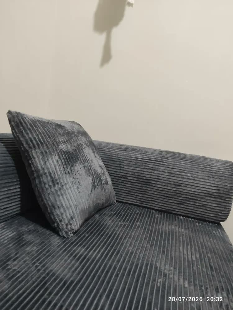 foto de Sofá Cama Modular de Veludo Cotelê Cinza p/ 3 Pessoas, Com Espuma de Alta Densidade e Capa Removível