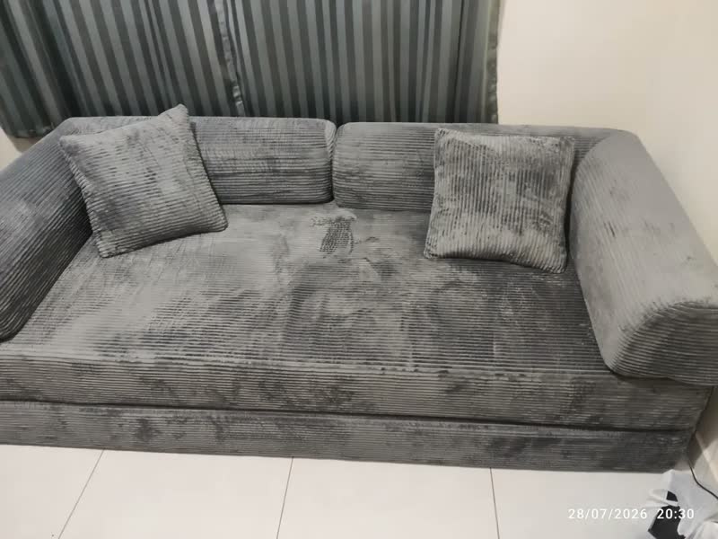 foto de Sofá Cama Modular de Veludo Cotelê Cinza p/ 3 Pessoas, Com Espuma de Alta Densidade e Capa Removível