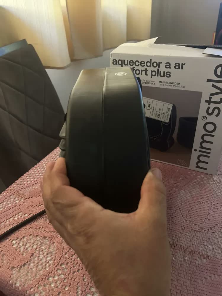 foto de Aquecedor Elétrico 110v Portátil A Ar Ventilador Quente Preto Aq04 - Mimo Style
