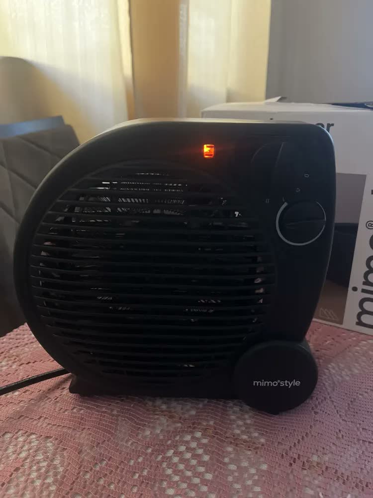 foto de Aquecedor Elétrico 110v Portátil A Ar Ventilador Quente Preto Aq04 - Mimo Style