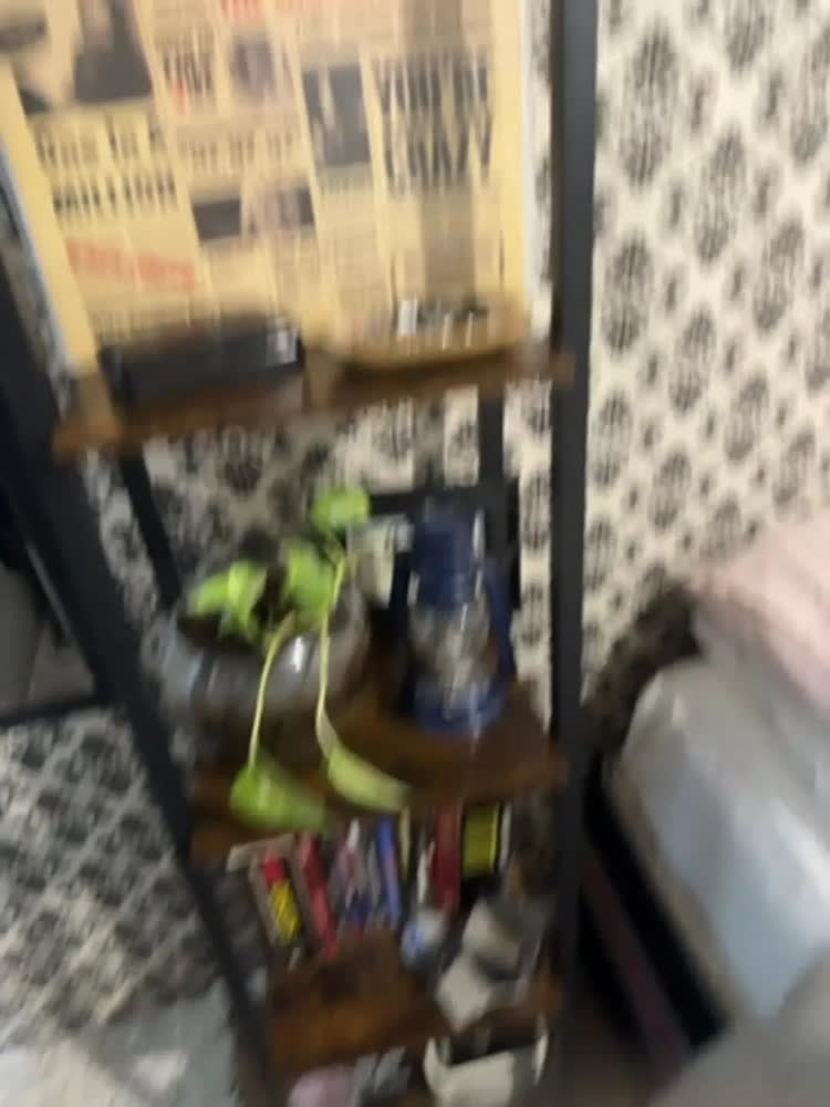 foto de VASAGLE Estante de Livros Estreita, Prateleira de 5 Níveis, Estilo Industrial para Sala, Escritório, Cozinha, Marrom e Preto