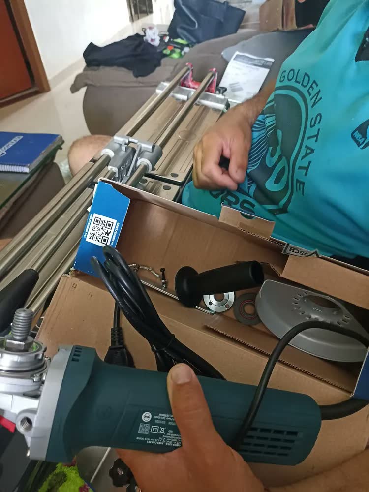 foto de Esmerilhadeira Gws 9-125 S Bosch 900w Com 6 Discos Cor Azul 110v