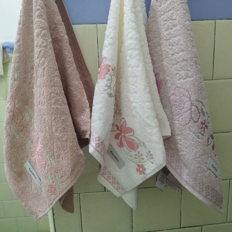 foto de Jogo De Toalhas Karsten 100% Algodão Floral Grossa 4 Pçs Cor Tule Lisa