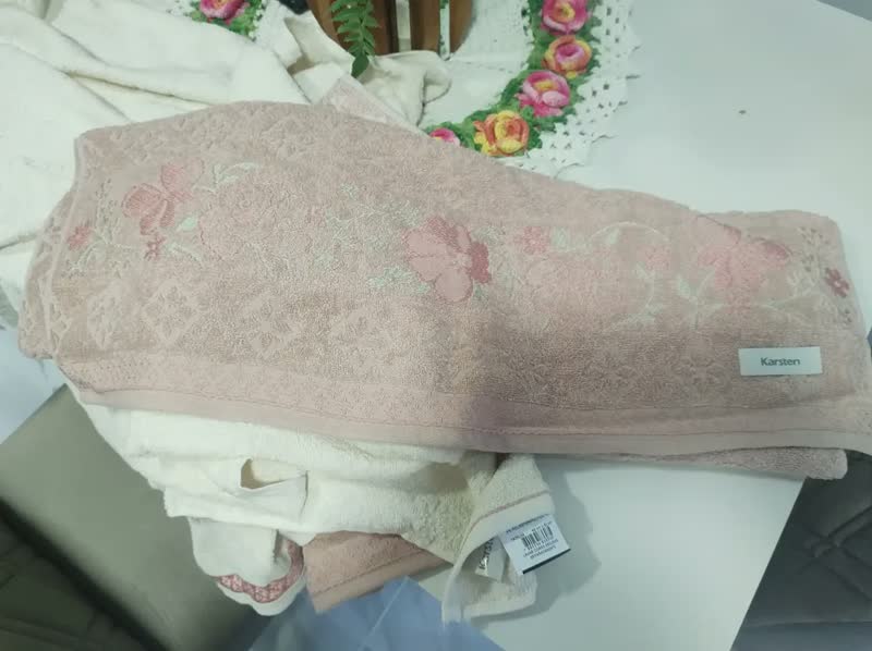 foto de Jogo De Toalhas Karsten 100% Algodão Floral Grossa 4 Pçs Cor Tule Lisa