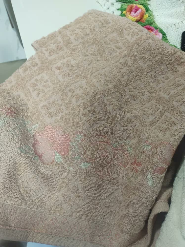 foto de Jogo De Toalhas Karsten 100% Algodão Floral Grossa 4 Pçs Cor Tule Lisa