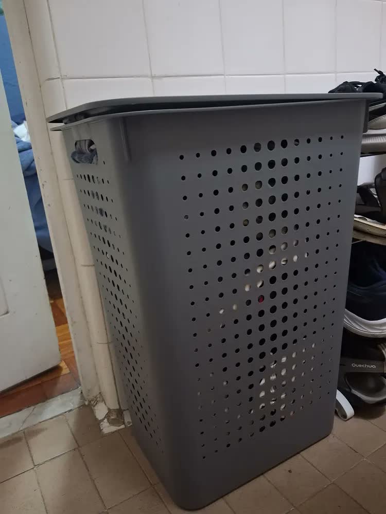 foto de Cesto Para Roupas Organizador Lavanderia 47 Litros Plástico Preto