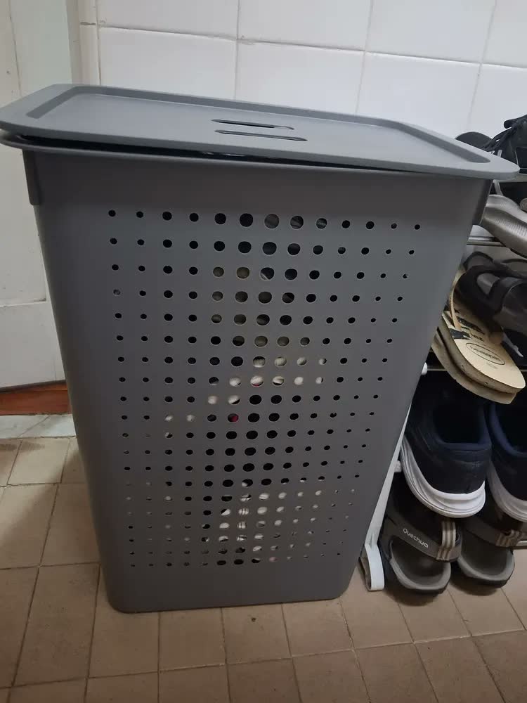 foto de Cesto Para Roupas Organizador Lavanderia 47 Litros Plástico Preto