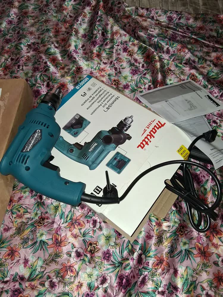 foto de Furadeira De Impacto Profissional 1/2. M0801b Makita Cor Azul Frequência 60hz