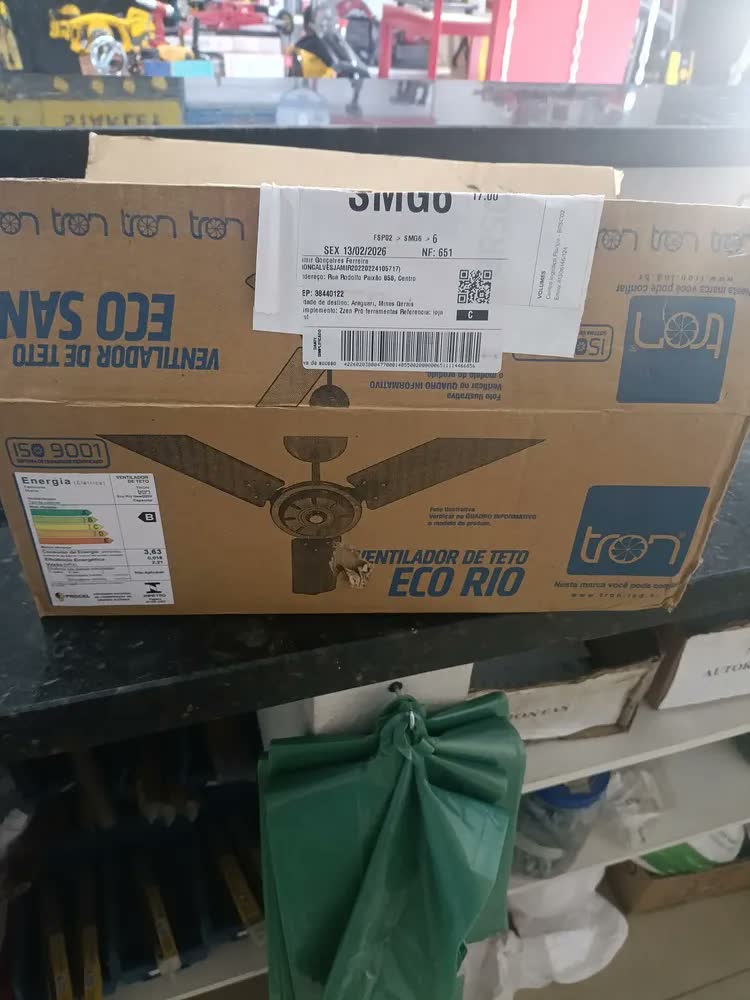 foto de Ventilador De Teto Preto Tron Eco Rio 3 Pás Casa Apartamento Diâmetro 980 mm Frequência 60 Hz Material Das Pás Aço